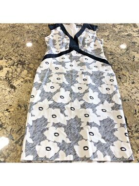 Size 6 RW & CO Womens Dress Black White Floral Stretch Lining